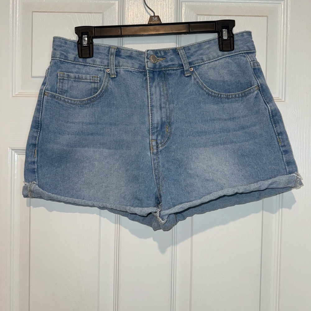 Khaki & Blue Jean Shorts Relaxed Fit. Size 11/30